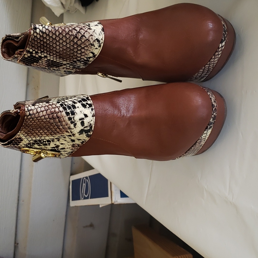 Snake skin print, 11M, Anne Michelle